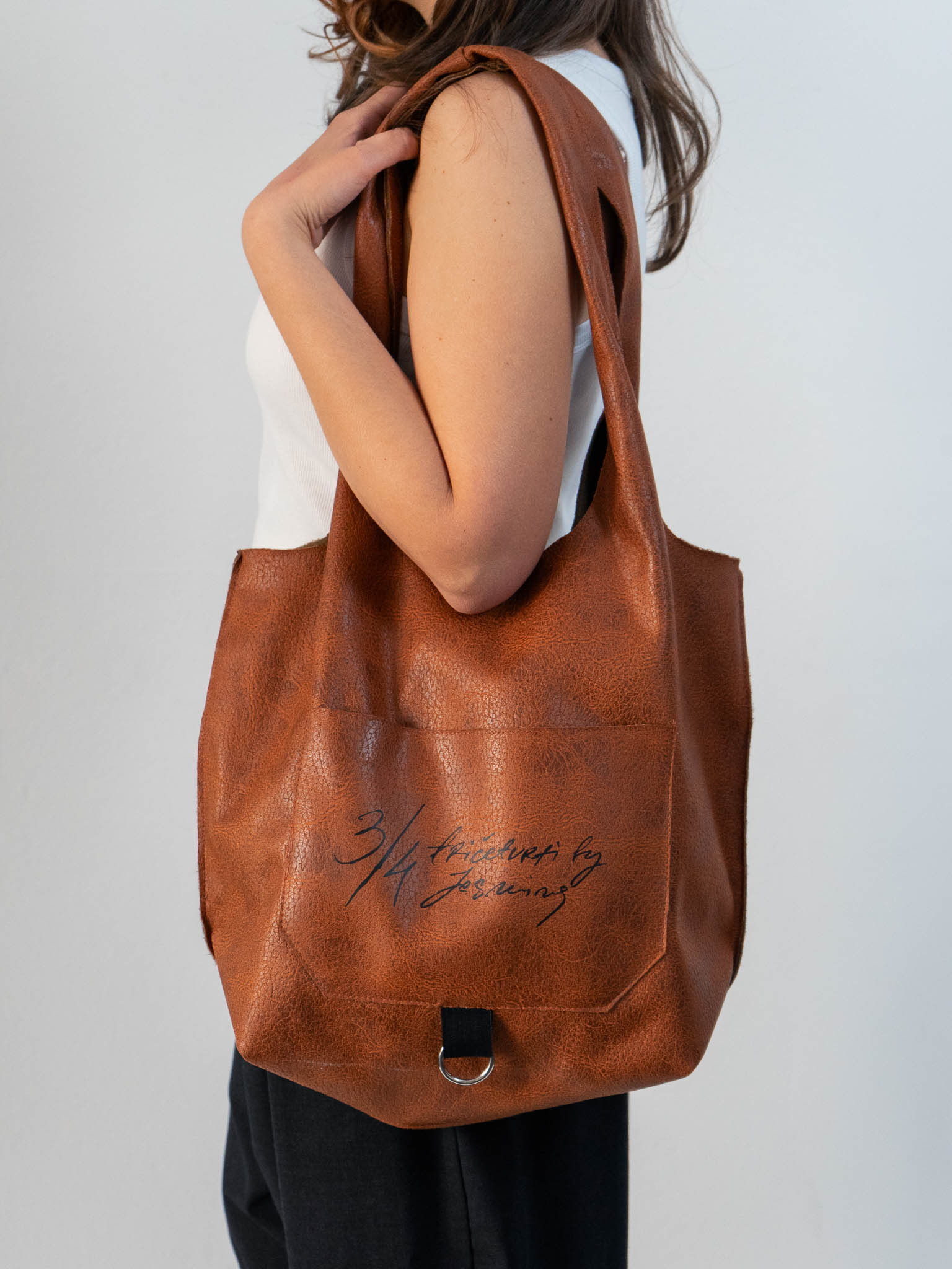 tas41-2 Ташна од еко кожа со лого - Image 1
